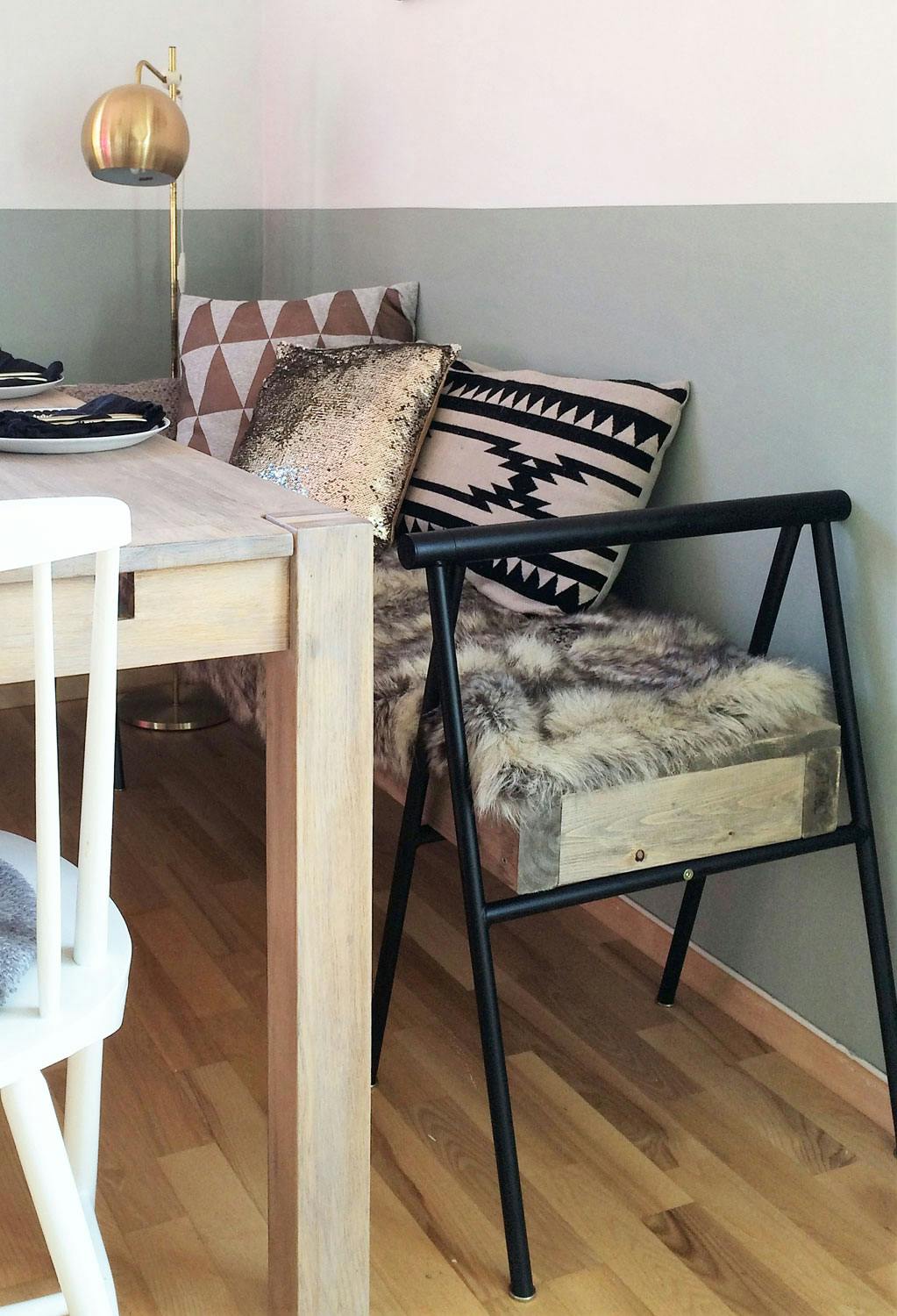 Ekstra sitteplasser DIY benk med benbukker fra Ikea